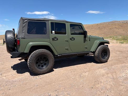 Used 2011 Jeep Wrangler Unlimited Sahara w/ Connectivity Group AWD/4WD image 10
