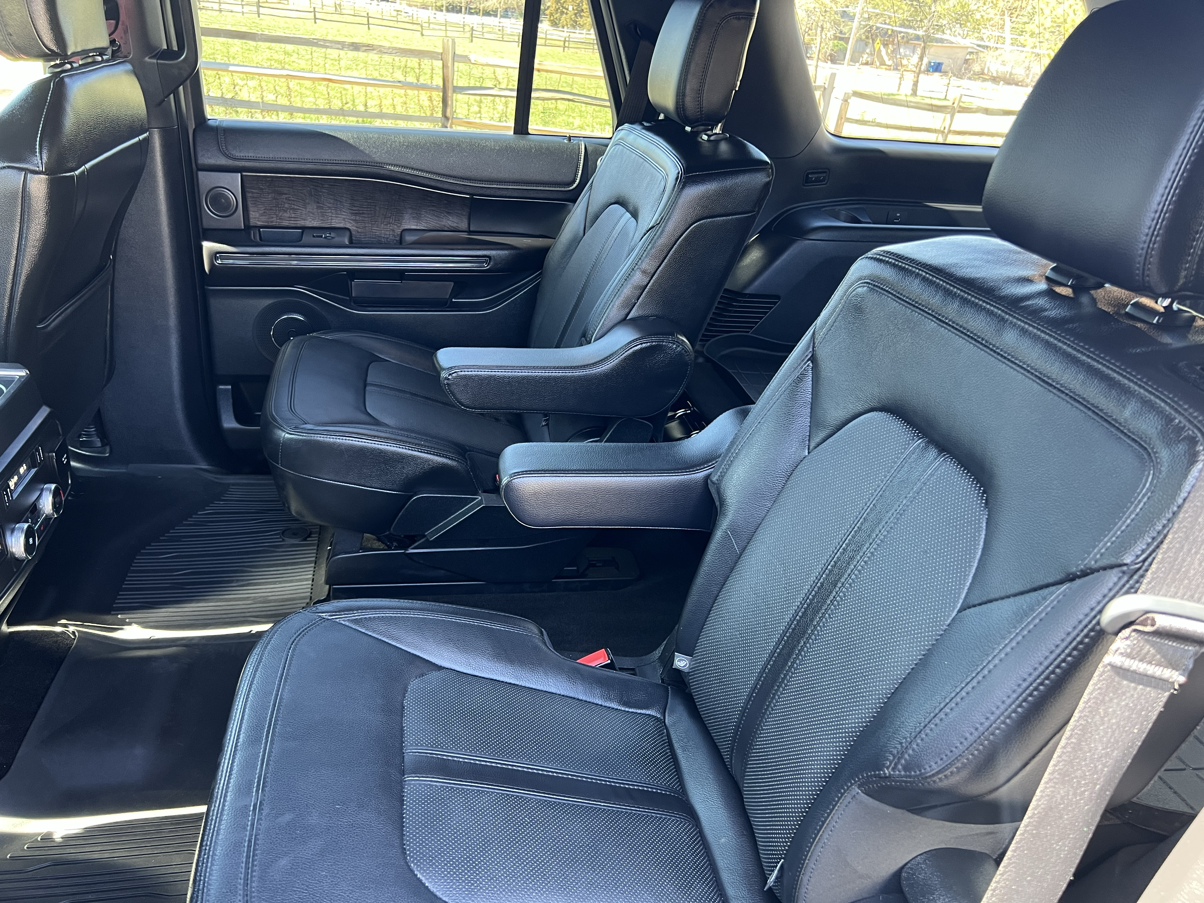 Used 2018 Ford Expedition Limited w/ Equipment Group 302A AWD/4WD image 19