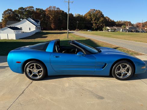 Used 1999 Chevrolet Corvette Coupe image 17