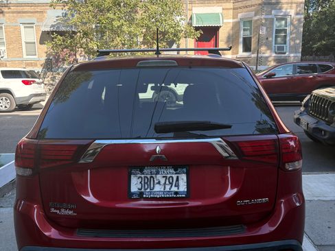 Used 2016 Mitsubishi Outlander ES AWD/4WD image 2