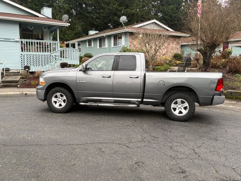 Used 2009 Dodge Ram 1500 Truck SLT image 1