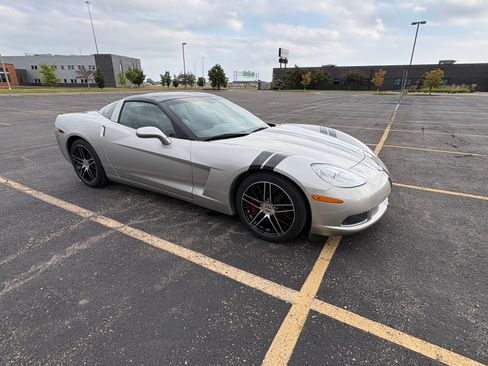 Used 2006 Chevrolet Corvette Coupe RWD image 2