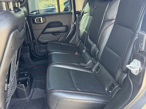 Used 2022 Jeep Gladiator Rubicon w/ Cold Weather Group AWD/4WD image 17