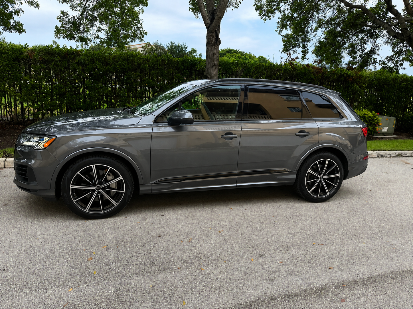 Used 2021 Audi Q7 3.0T Prestige w/ Prestige Package AWD/4WD image 2