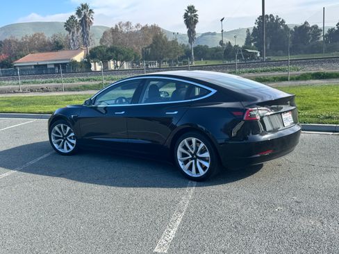 Used 2018 Tesla Model 3 Mid Range image 2