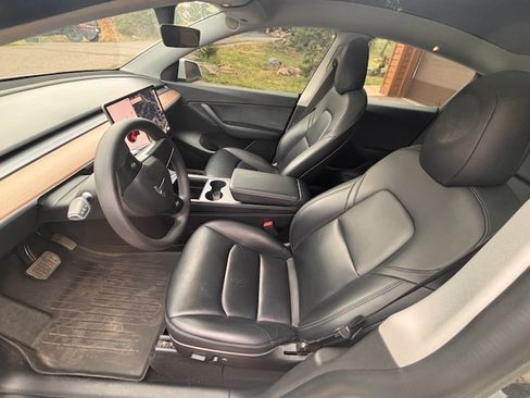 Used 2022 Tesla Model Y Long Range AWD/4WD image 18