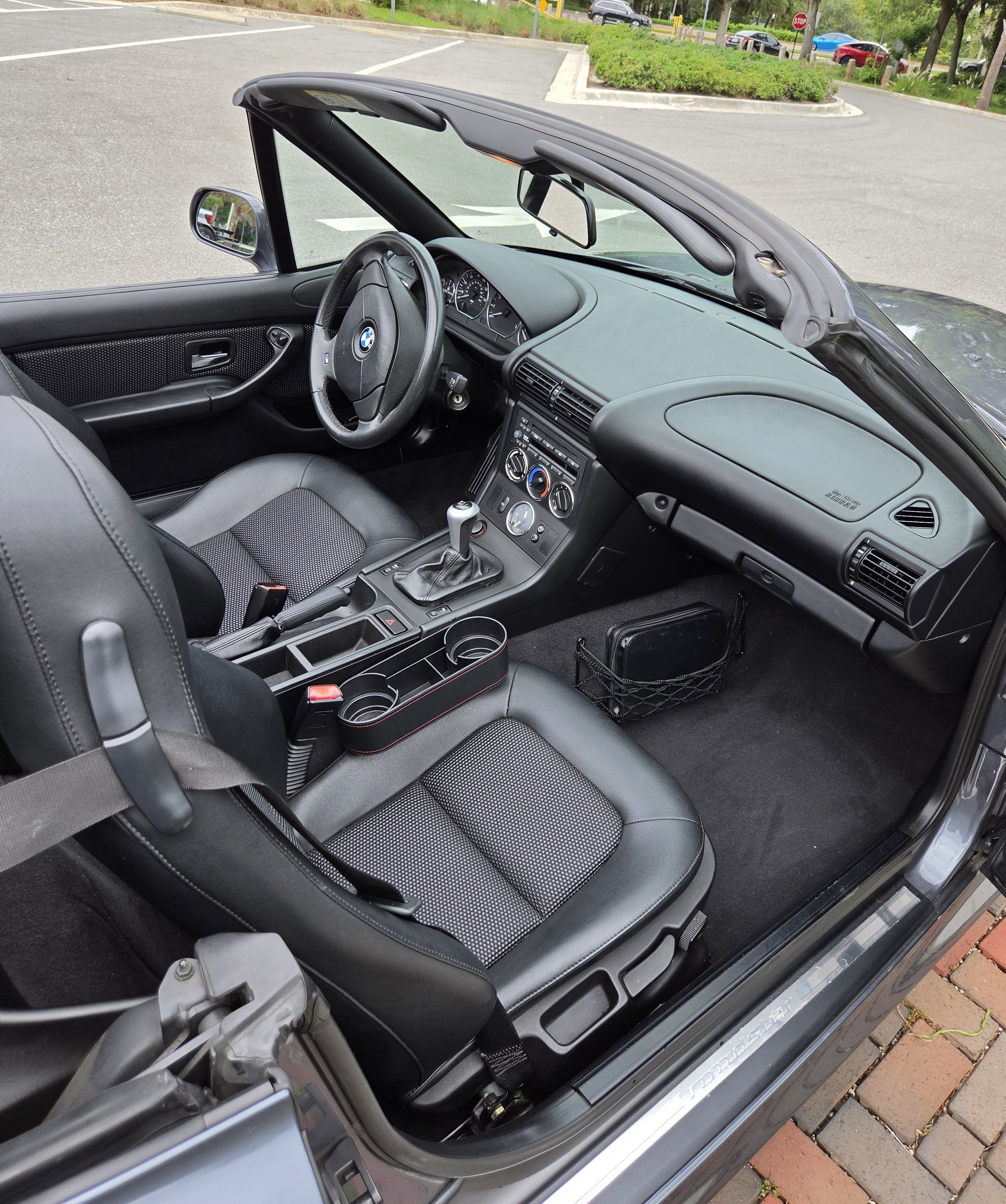 Used 2000 BMW Z3 2.5i RWD image 12