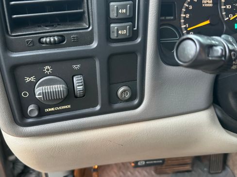 Used 2001 Chevrolet Suburban LT w/ LT Preferred Equipment Group image 12