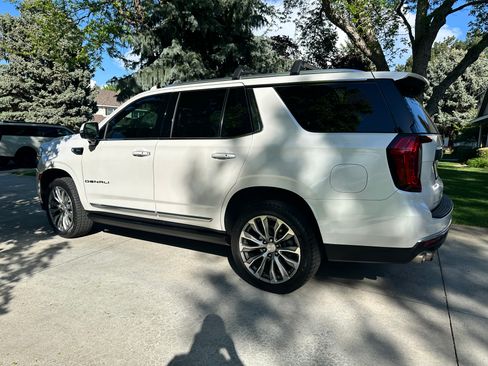 Used 2021 GMC Yukon Denali w/ Denali Premium Package AWD/4WD image 12
