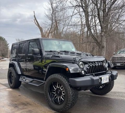 Used 2018 Jeep Wrangler Unlimited Sahara w/ Connectivity Group AWD/4WD image 4