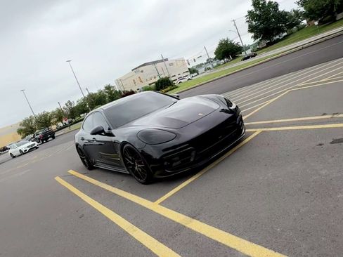 Used 2017 Porsche Panamera Turbo image 2