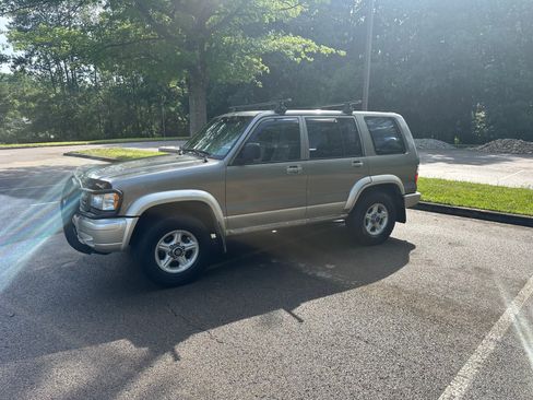 Used 2001 Isuzu Trooper S image 4