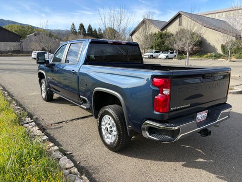 Used 2022 Chevrolet Silverado 2500 LT w/ Convenience Package image 2