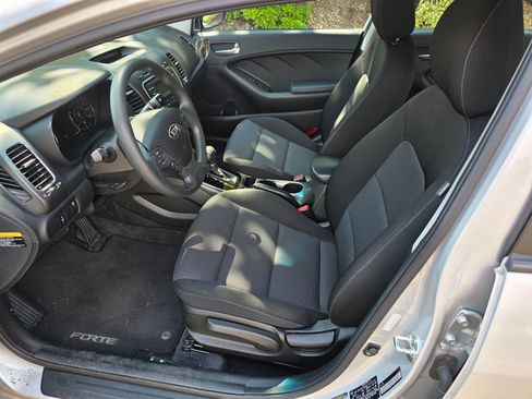 Used 2017 Kia Forte LX image 8