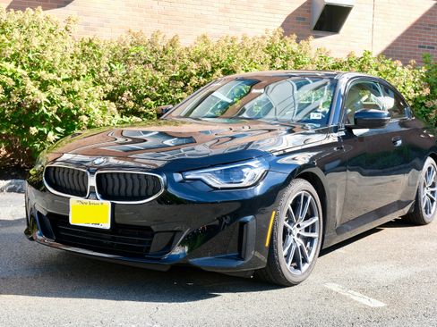 Used 2023 BMW 230i Coupe w/ Premium Package RWD image 4
