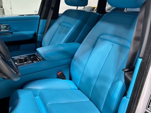 Used 2022 Rolls-Royce Cullinan w/ Dark Exterior Package image 9