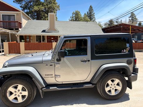 Used 2018 Jeep Wrangler Sport AWD/4WD image 2
