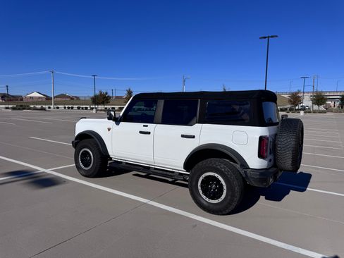 Used 2022 Ford Bronco Badlands w/ Sasquatch Package image 2