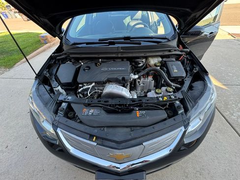 Used 2018 Chevrolet Volt Premier w/ Driver Confidence Package FWD image 11