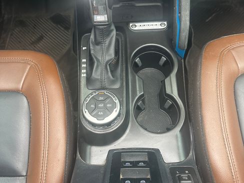 Used 2023 Ford Bronco Outer Banks w/ Sasquatch Package image 18