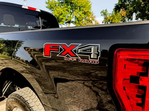 Used 2017 Ford F250 XLT w/ XLT Premium Package image 15