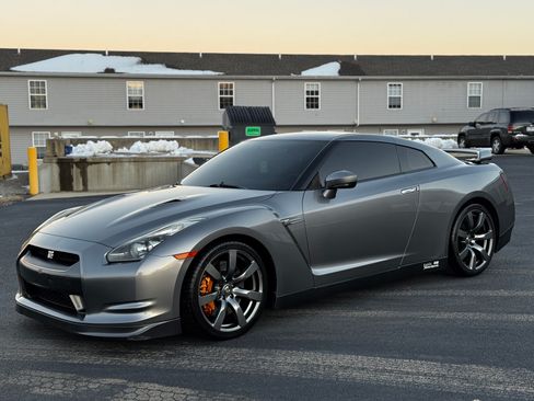 Used 2010 Nissan GT-R Premium AWD/4WD image 4