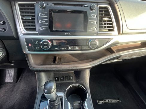 Used 2015 Toyota Highlander LE Plus image 9