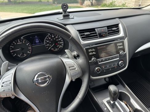 Used 2017 Nissan Altima 2.5 SR w/ Midnight Edition Package FWD image 14