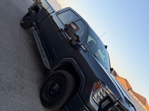 Used 2020 GMC Sierra 2500 AT4 w/ Technology Package AWD/4WD image 10
