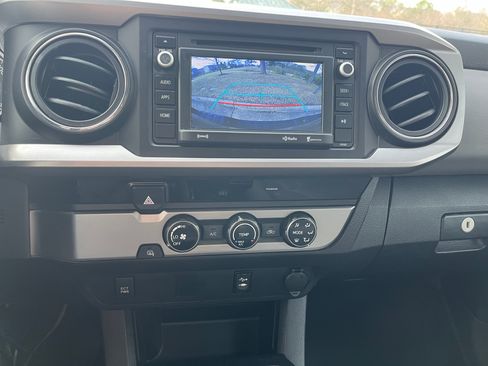 Used 2016 Toyota Tacoma SR5 image 17