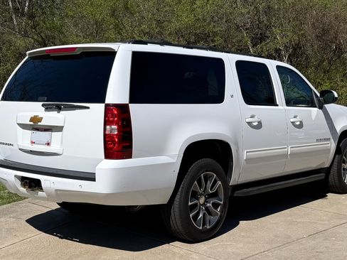 Used 2013 Chevrolet Suburban LT image 2
