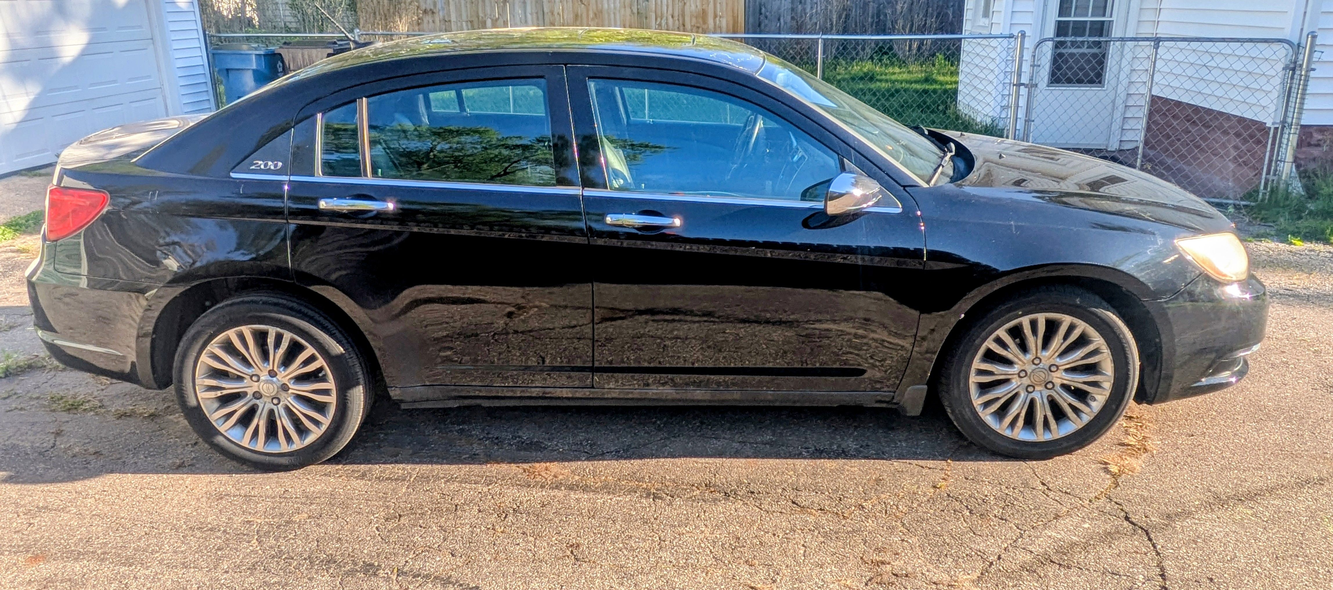 Used 2013 Chrysler 200 Limited w/ Sun & Sound Pkg FWD image 6