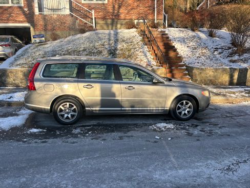 Used 2008 Volvo V70 image 4