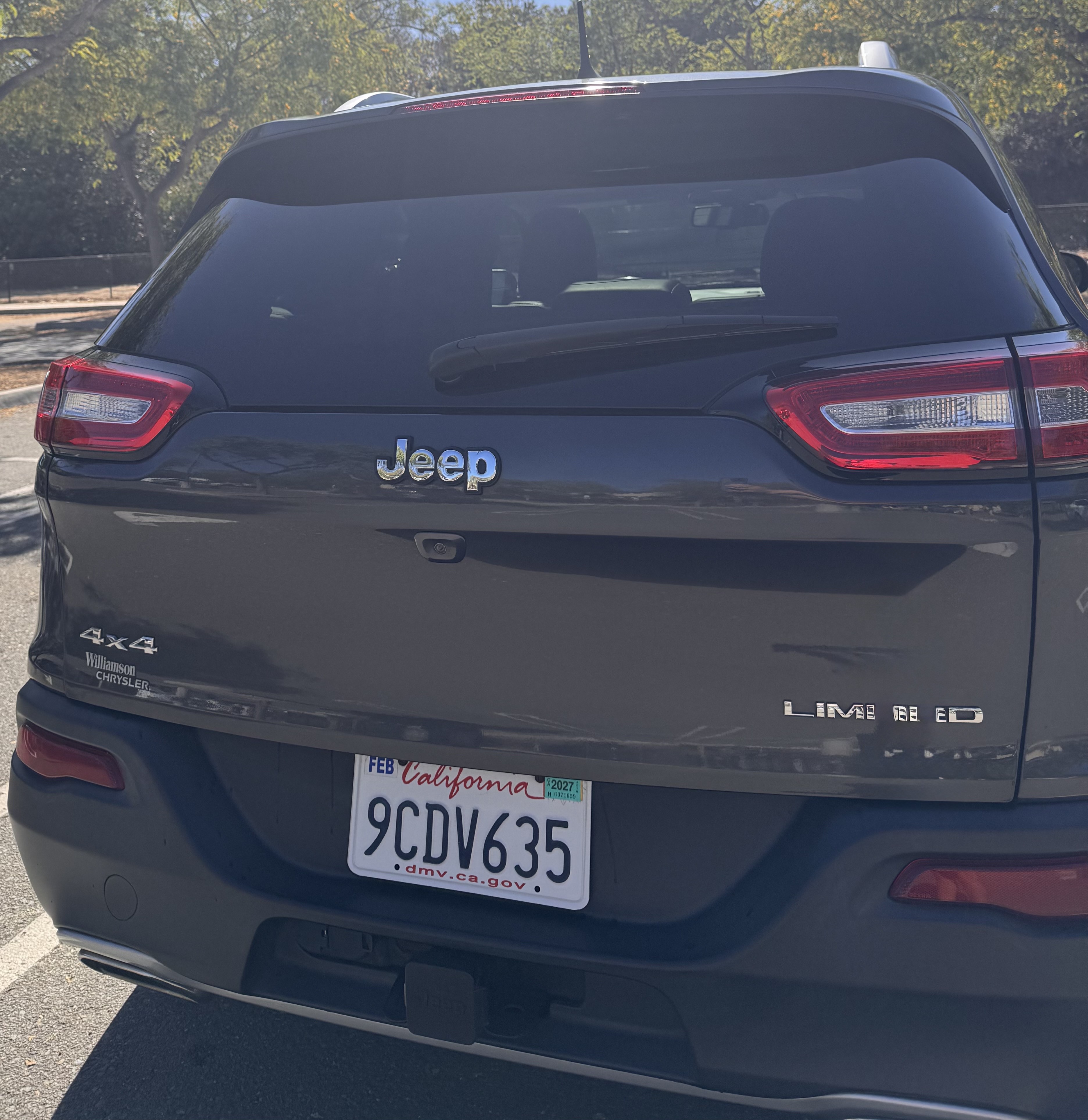 Used 2016 Jeep Cherokee Limited w/ Luxury Group AWD/4WD image 9