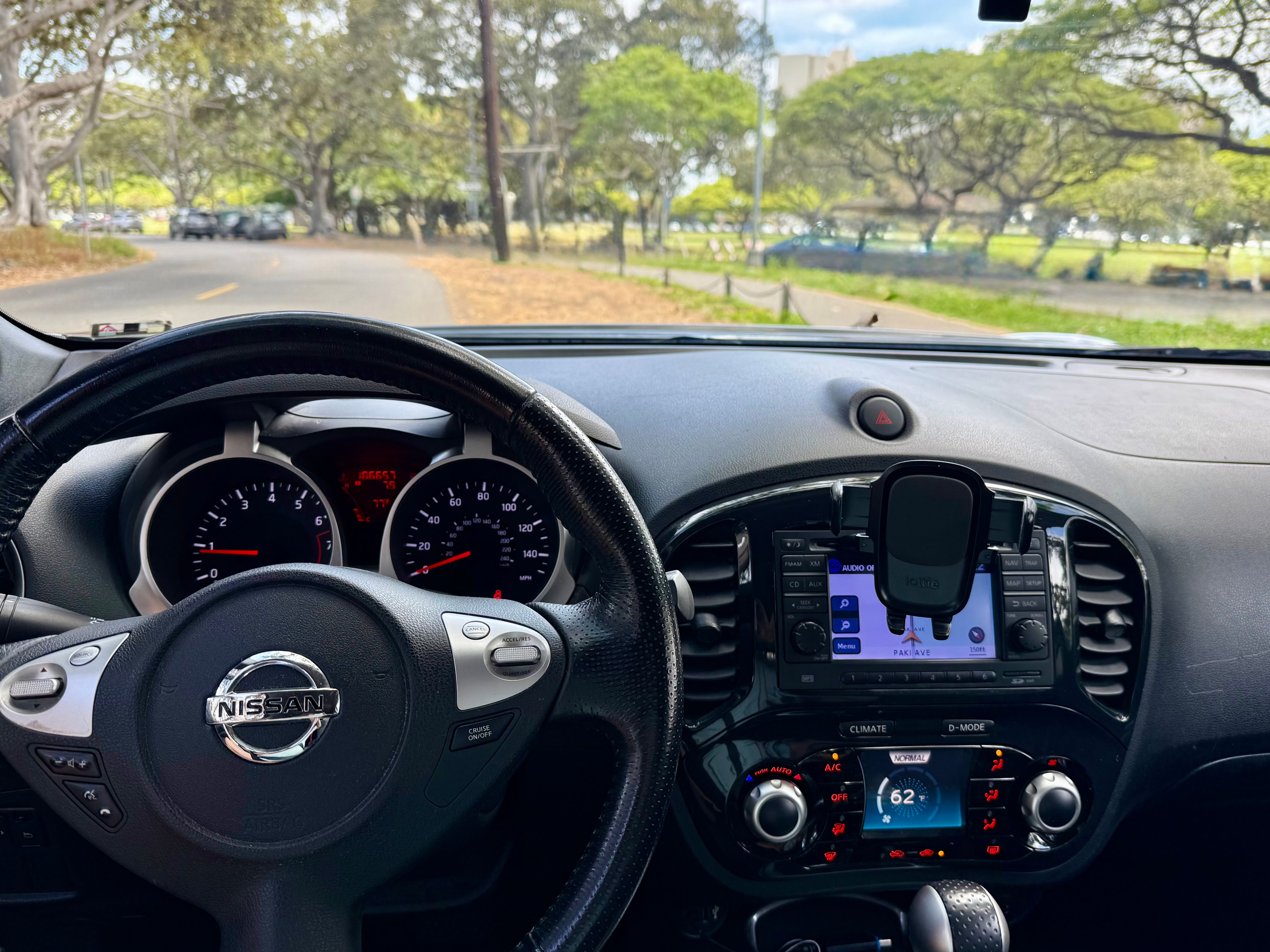 Used 2011 Nissan Juke SV FWD image 13