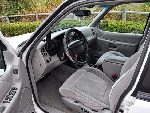 Used 1998 Mercury Mountaineer 2WD V8 image 5