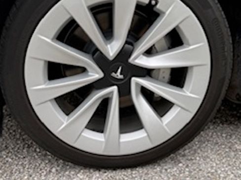 Used 2023 Tesla Model 3 Standard Range image 10