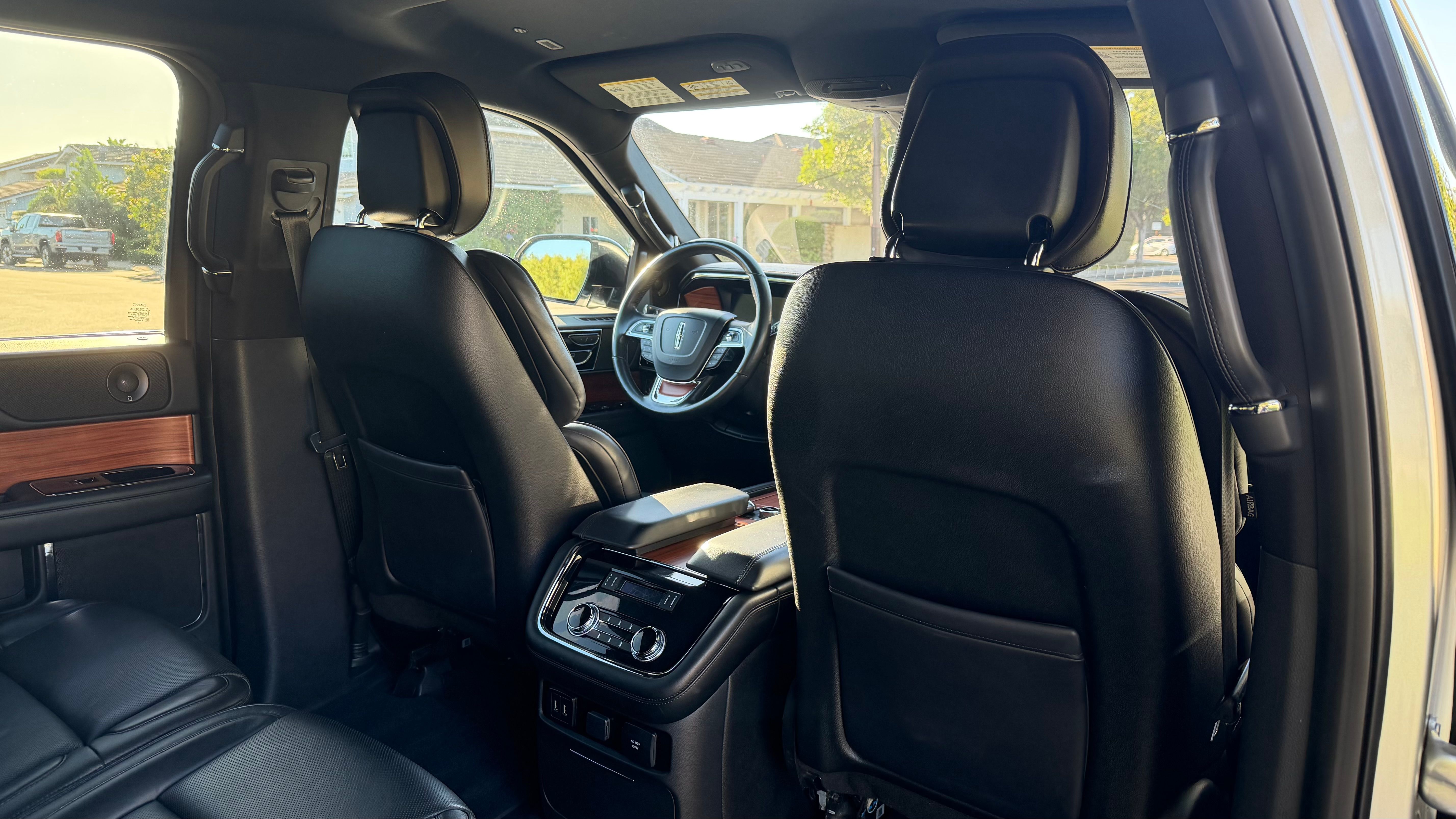 Used 2018 Lincoln Navigator Select w/ Technology Package AWD/4WD image 10