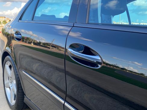 Used 2009 Mercedes-Benz E 550 Sedan image 6