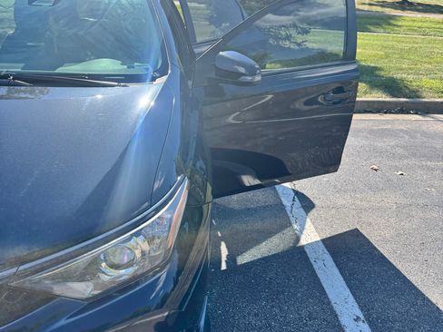 Used 2017 Toyota Corolla iM image 9