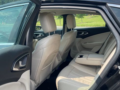 Used 2016 Chrysler 200 Limited Platinum image 13