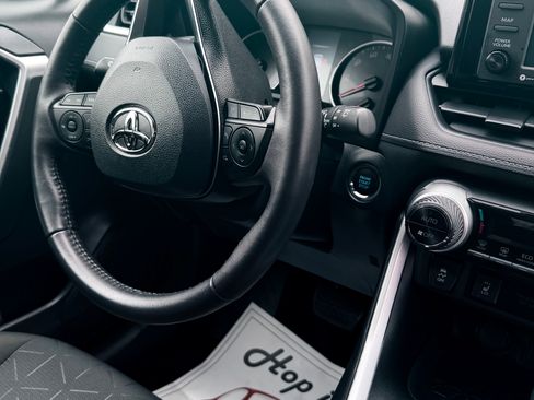 Used 2021 Toyota RAV4 XLE image 2