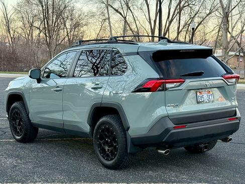 Used 2020 Toyota RAV4 XLE Premium image 6