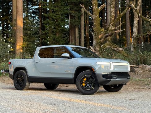 Used 2022 Rivian R1T Adventure image 2