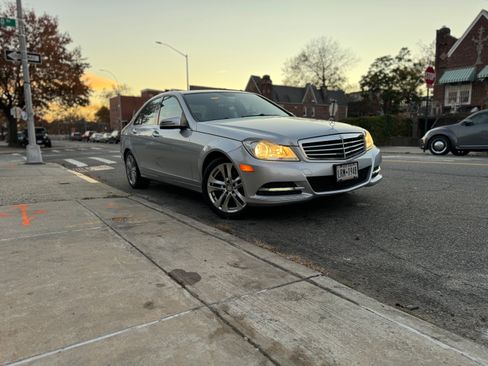 Used 2012 Mercedes-Benz C 300 4MATIC Sedan image 2