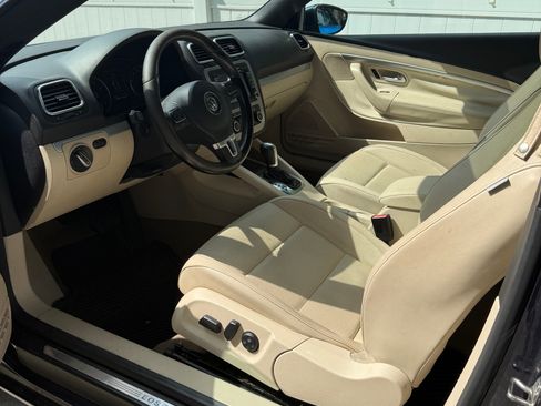 Used 2012 Volkswagen Eos Komfort FWD image 6