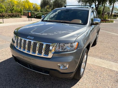 Used 2011 Jeep Grand Cherokee Overland Summit image 20