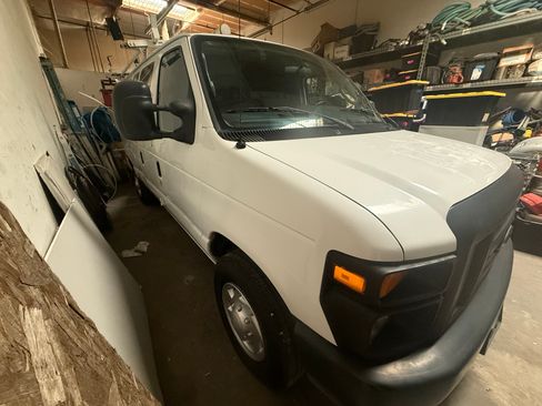 Used 2010 Ford E-250 and Econoline 250 image 8