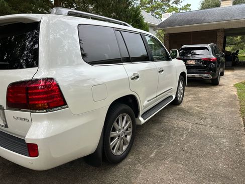 Used 2010 Lexus LX 570 4WD image 8