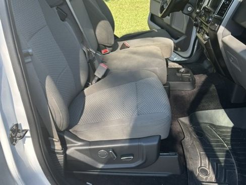 Used 2017 Ford F150 XLT w/ Equipment Group 302A Luxury RWD image 17